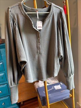 Free People NWT Sage Green Waffle Knit Long Sleeve Small